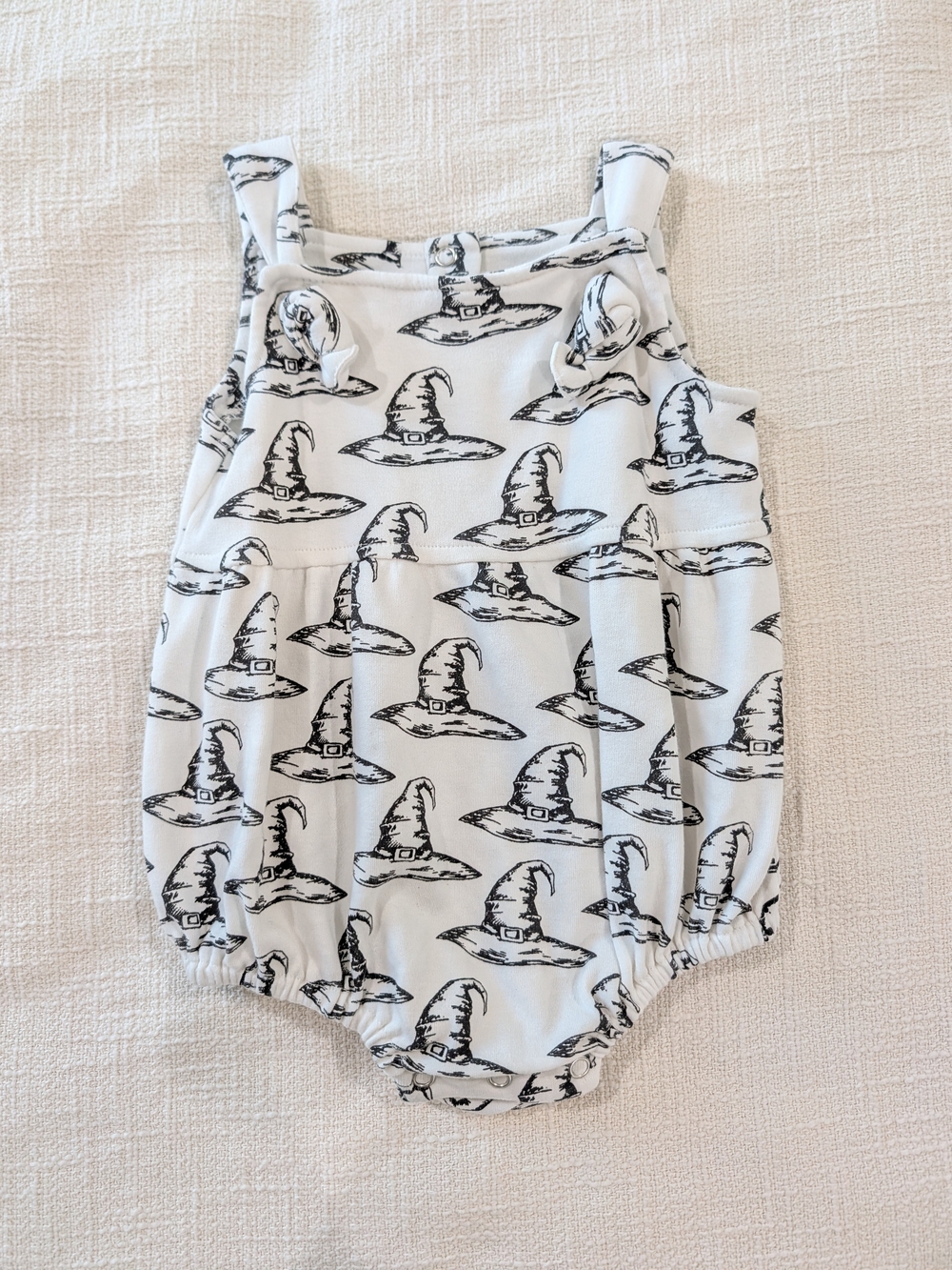 kate quinn White and Black Witch Hat Halloween Print  Bubble Romper Size 18-24